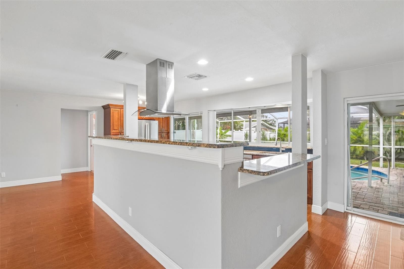 Single Family Residence at 4301 50TH TER S, ST PETERSBURG, photo 6 of 38