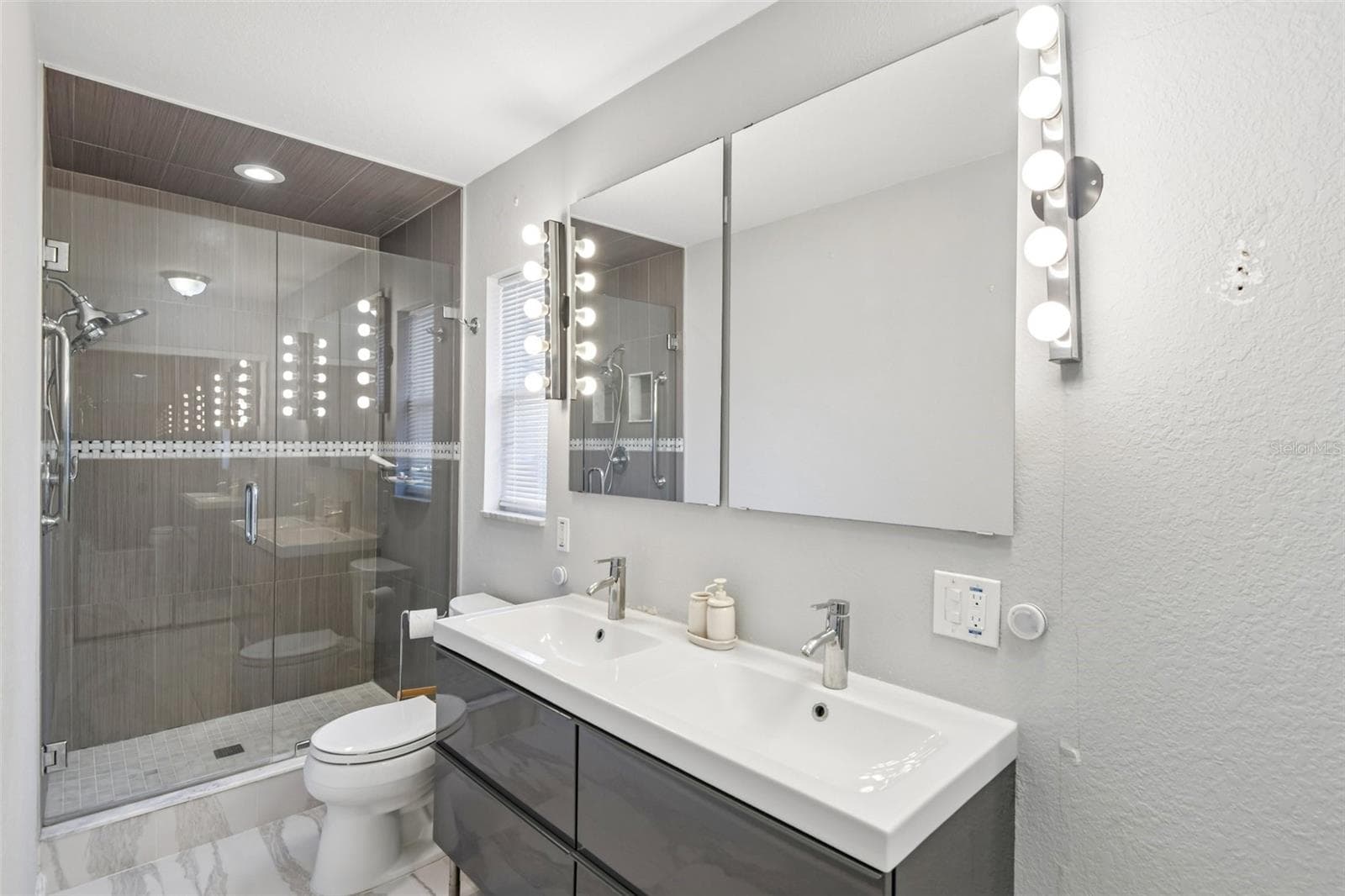 Single Family Residence at 4301 50TH TER S, ST PETERSBURG, photo 22 of 38