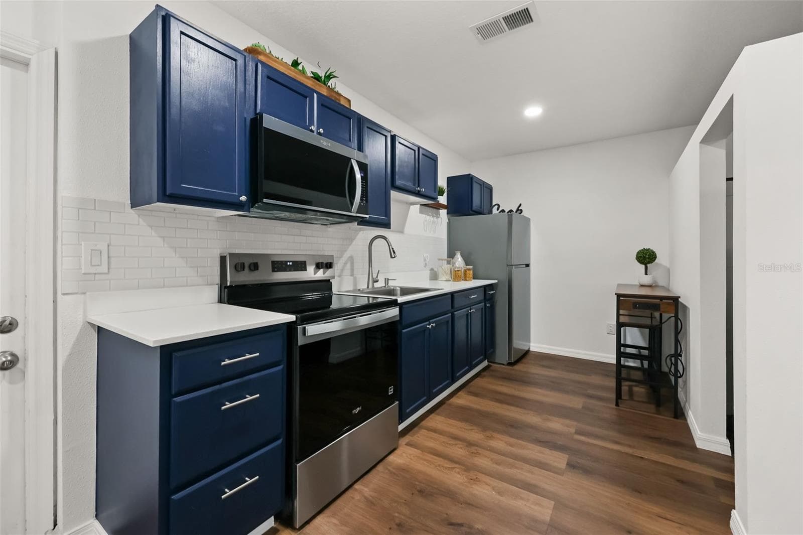 In-law suite kitchen - 627 CLEARN CT, WINTER SPRINGS