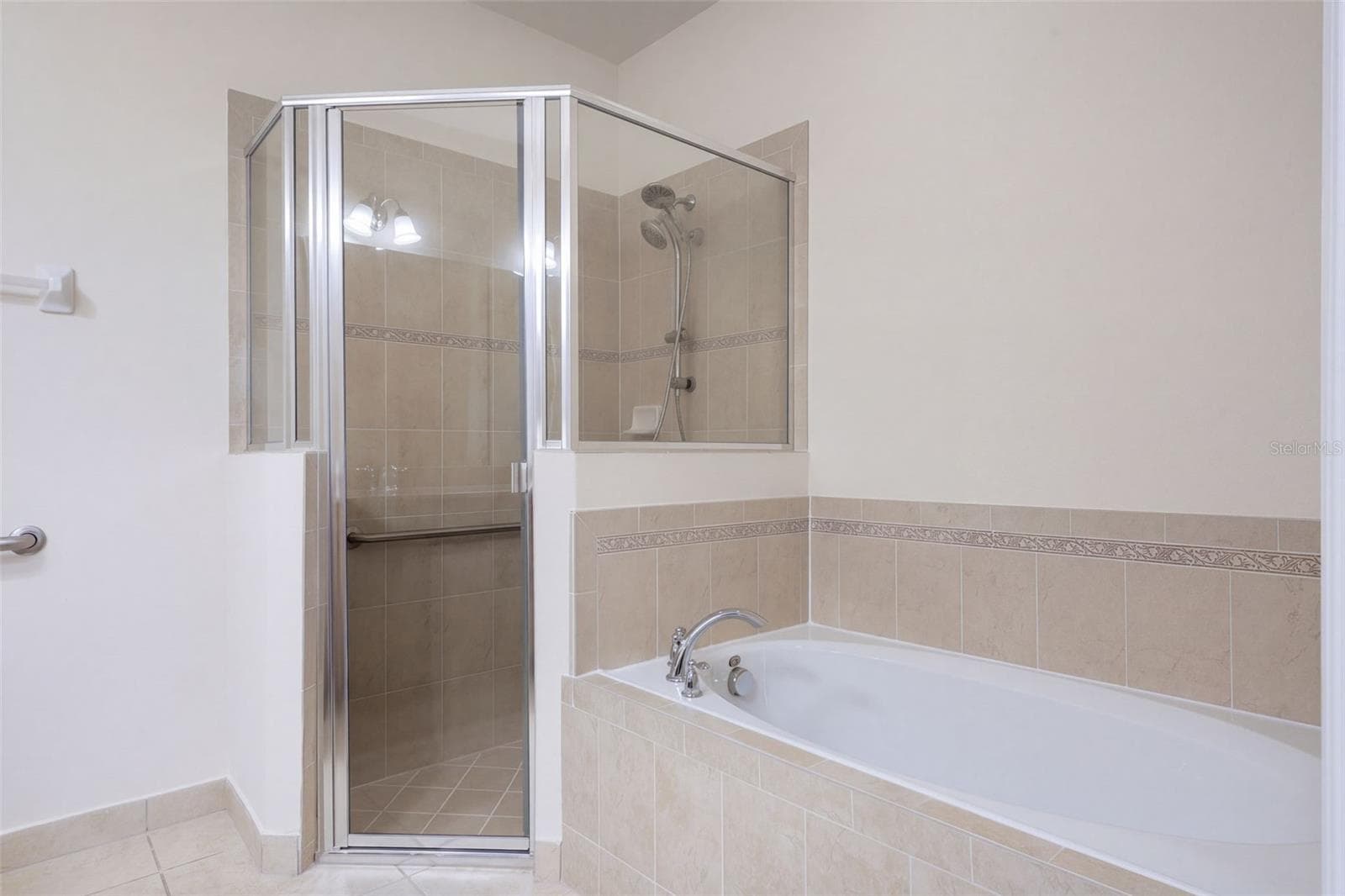 tub and shower - 10419 BELFRY CIR, ORLANDO