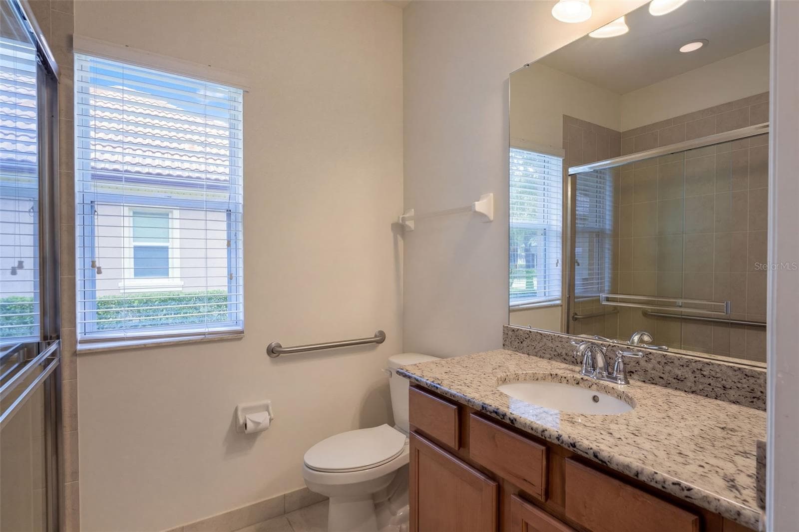 Guest bath - 10419 BELFRY CIR, ORLANDO