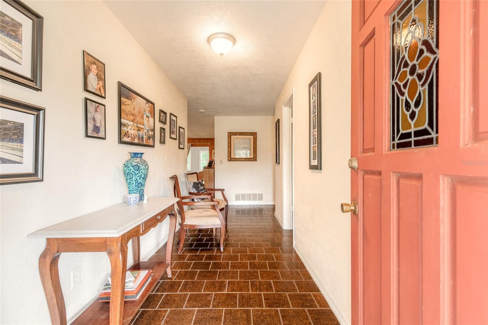 Entry foyer - 1390 E OHIO AVE, LAKE HELEN