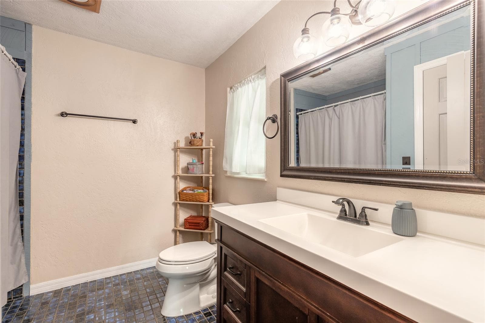 Primary bathroom - 1390 E OHIO AVE, LAKE HELEN