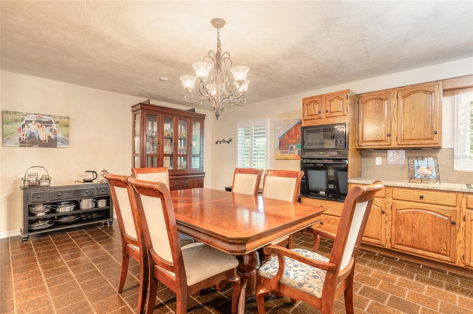 Kitchen with eat-in dining (fits table seating 8 comfortably) - 1390 E OHIO AVE, LAKE HELEN