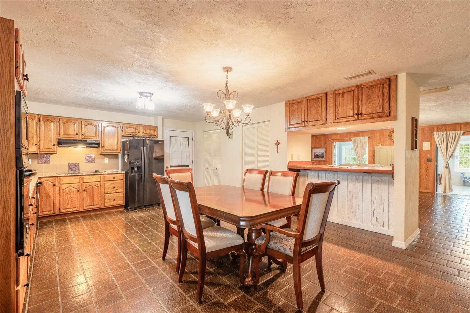 Kitchen with eat-in dining (fits table seating 8 comfortably) - 1390 E OHIO AVE, LAKE HELEN