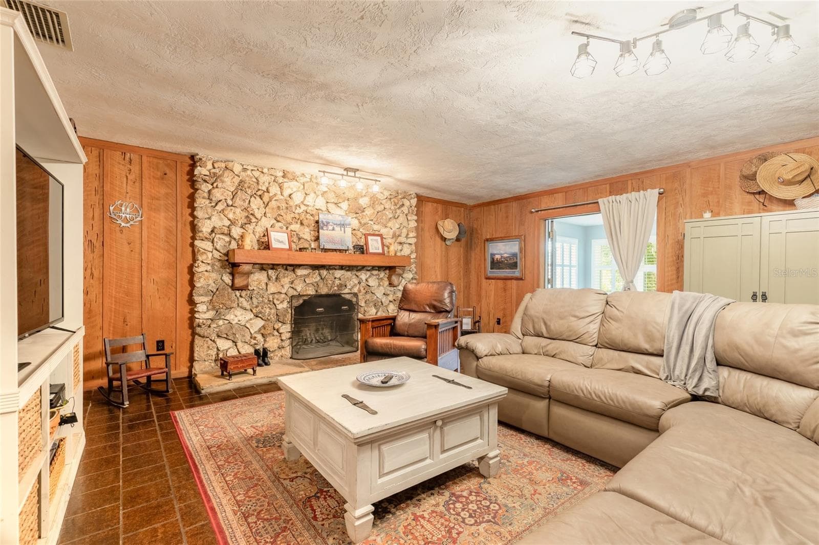 Family room - 1390 E OHIO AVE, LAKE HELEN