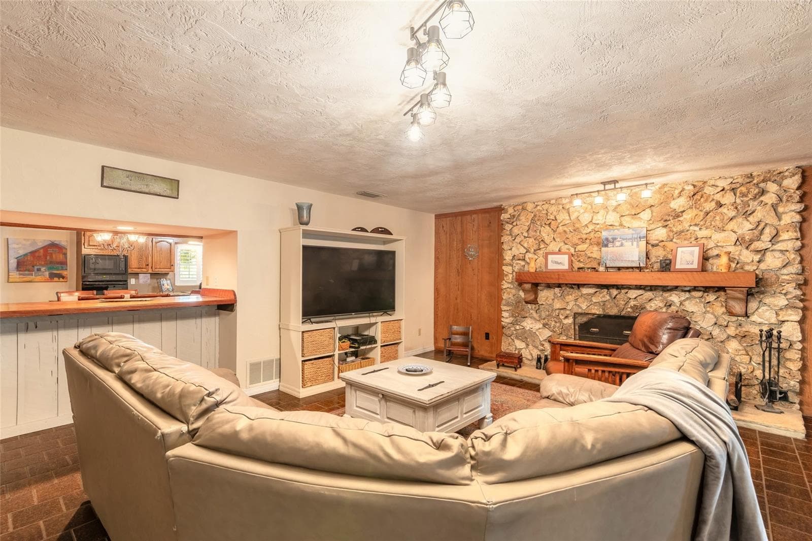 Family room - 1390 E OHIO AVE, LAKE HELEN