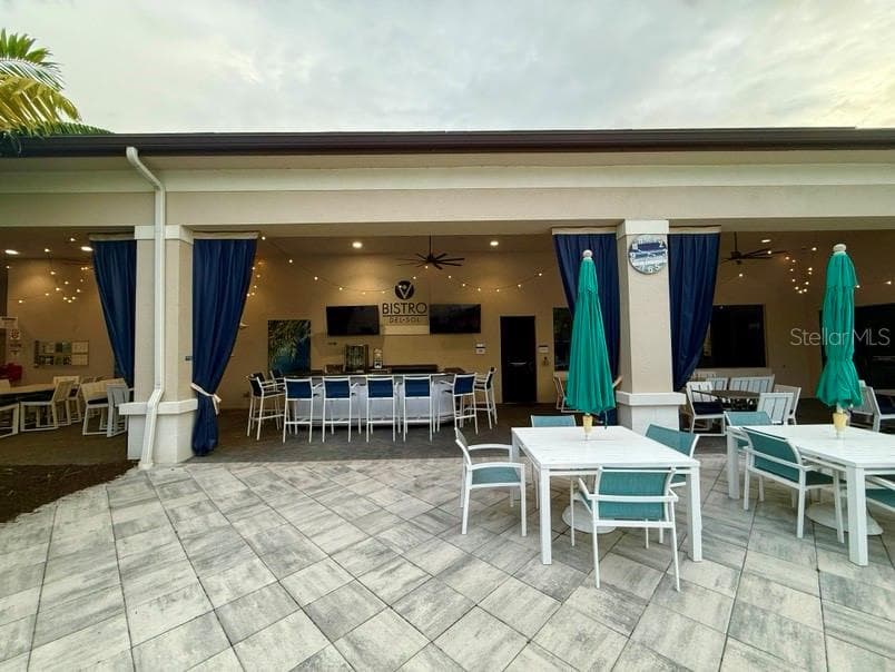 Bistro bar and outside seating - 4923 PAMPLONA CT, WIMAUMA