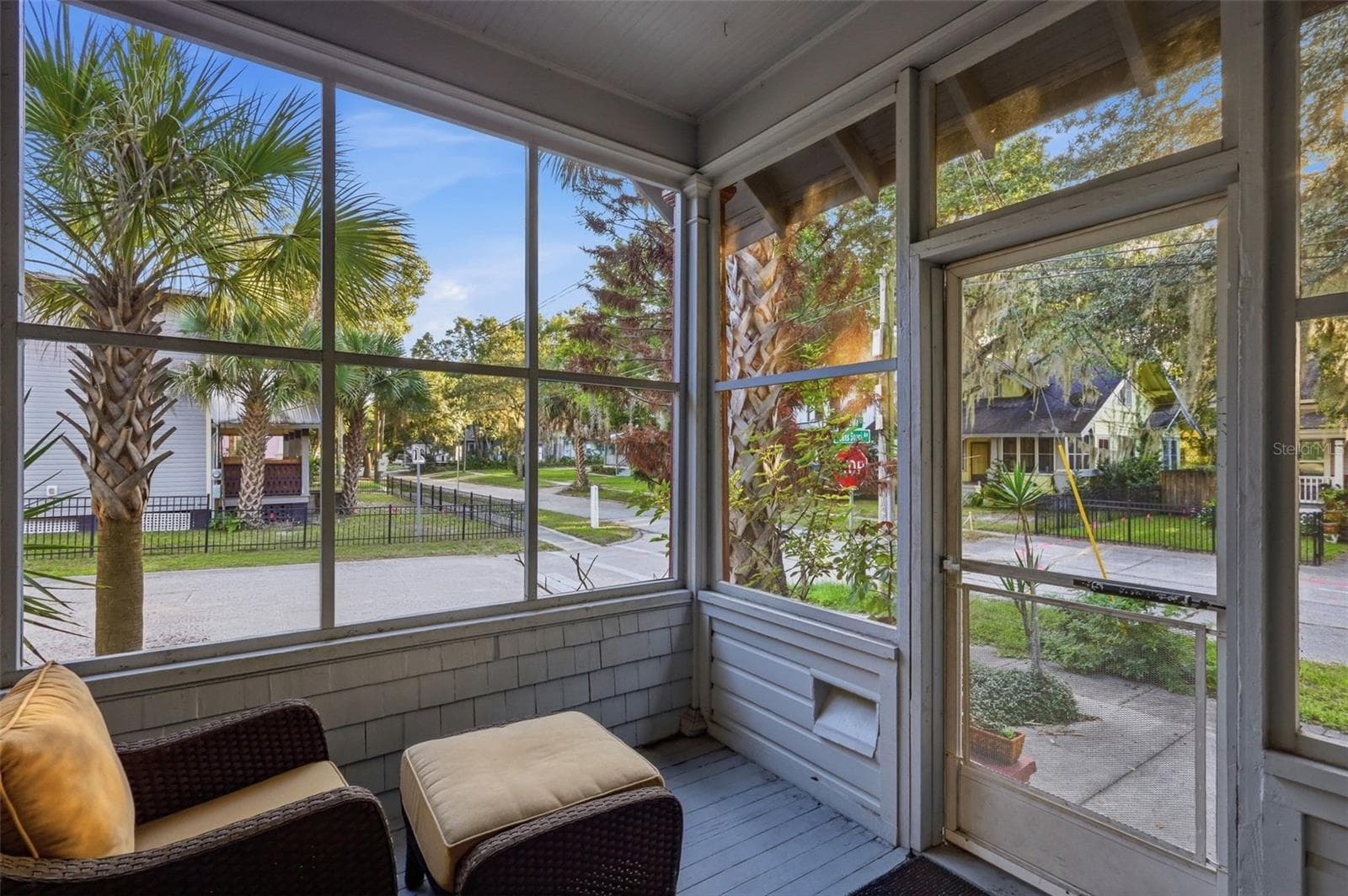 FRONT PORCH - 235 N SANS SOUCI AVE, DELAND