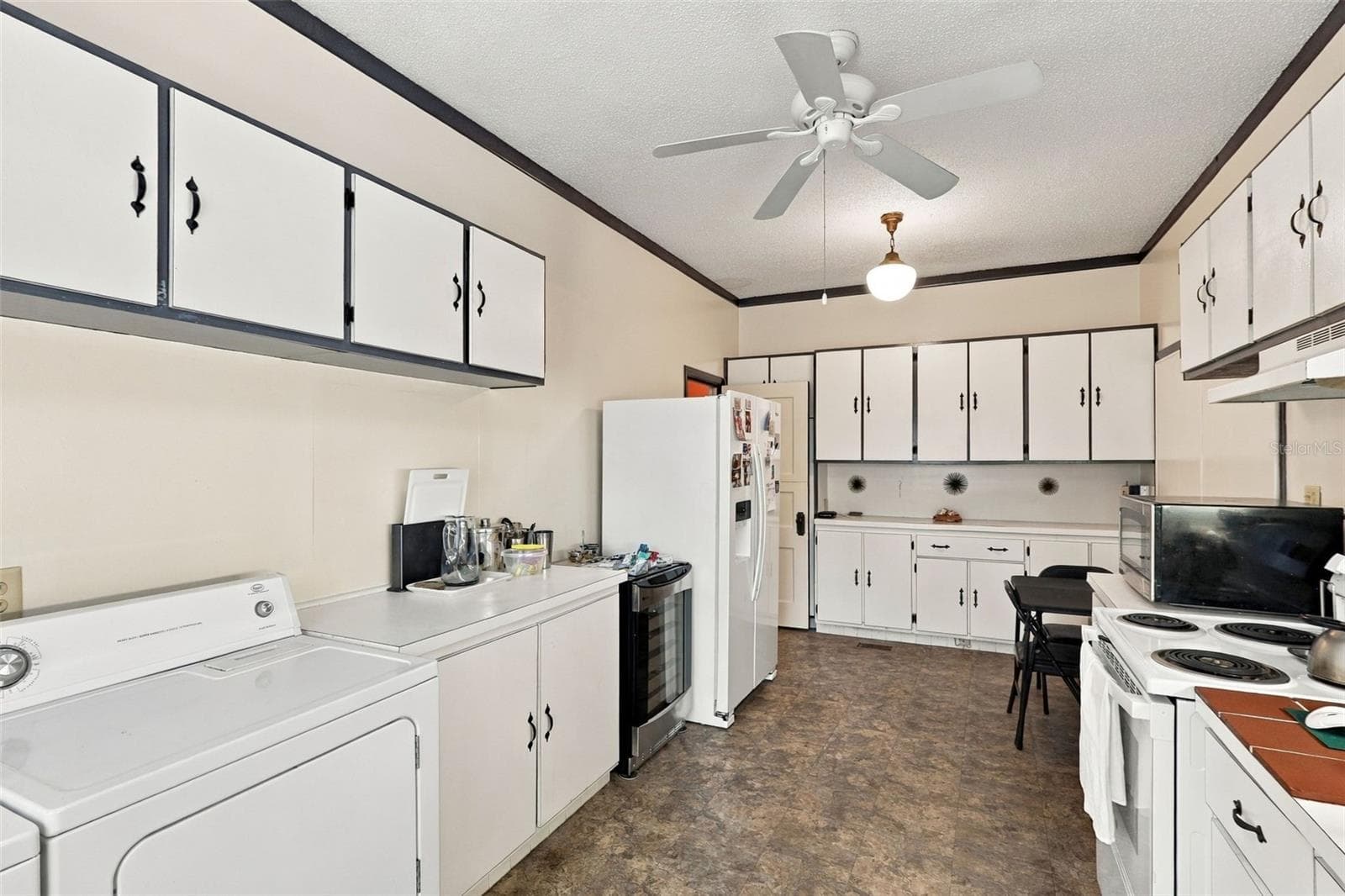 KITCHEN 1ST FLOOR - 235 N SANS SOUCI AVE, DELAND