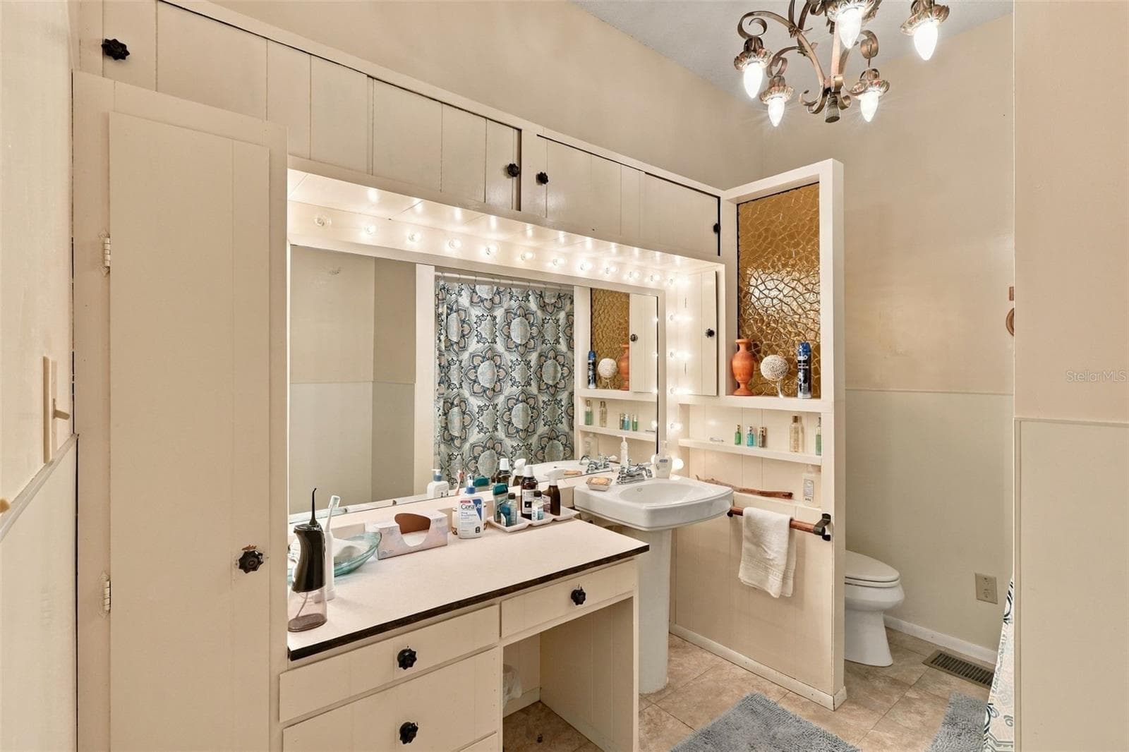 1ST FLOOR BATHROOM - 235 N SANS SOUCI AVE, DELAND