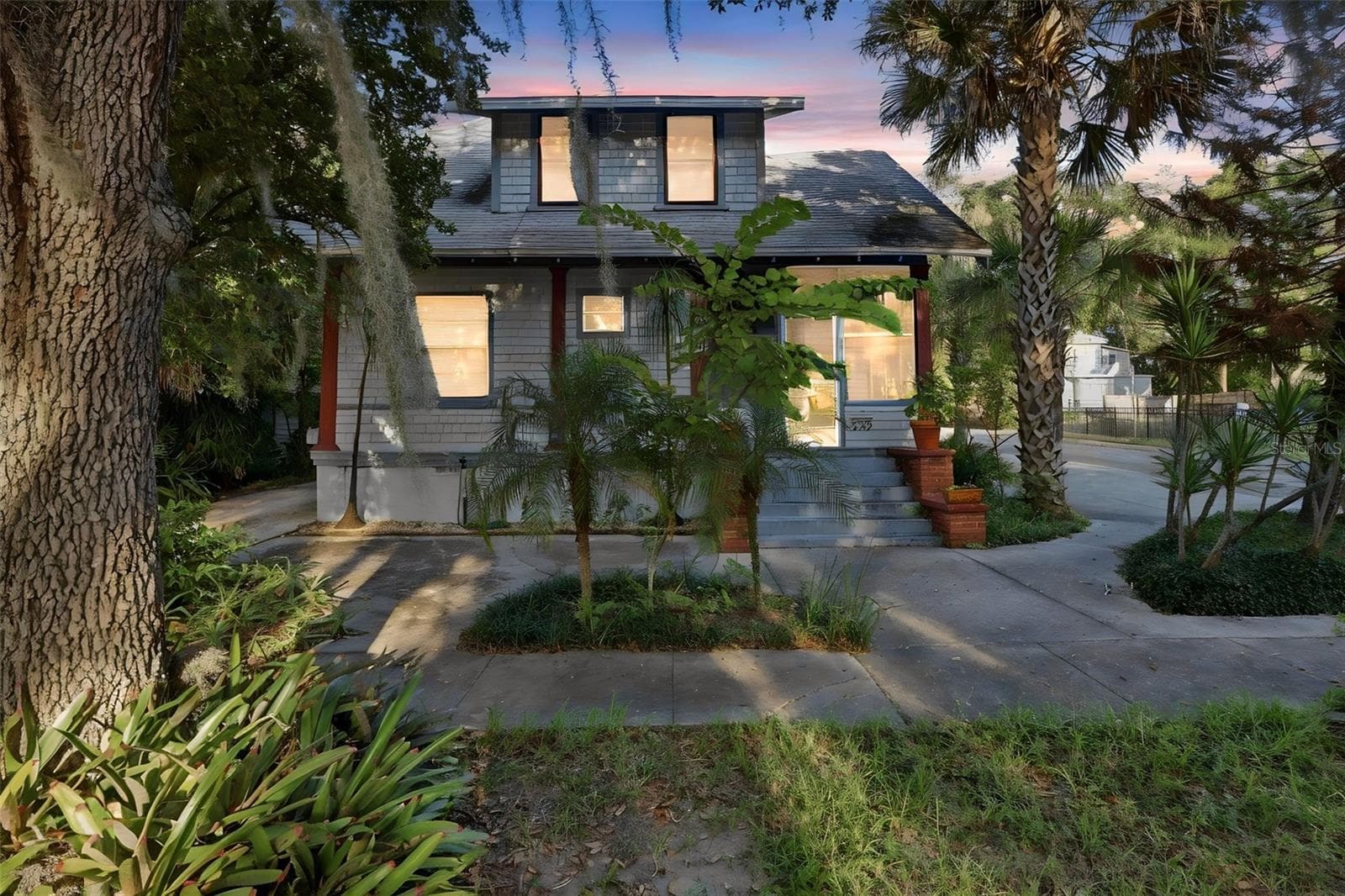 SUNSET VIBES - 235 N SANS SOUCI AVE, DELAND