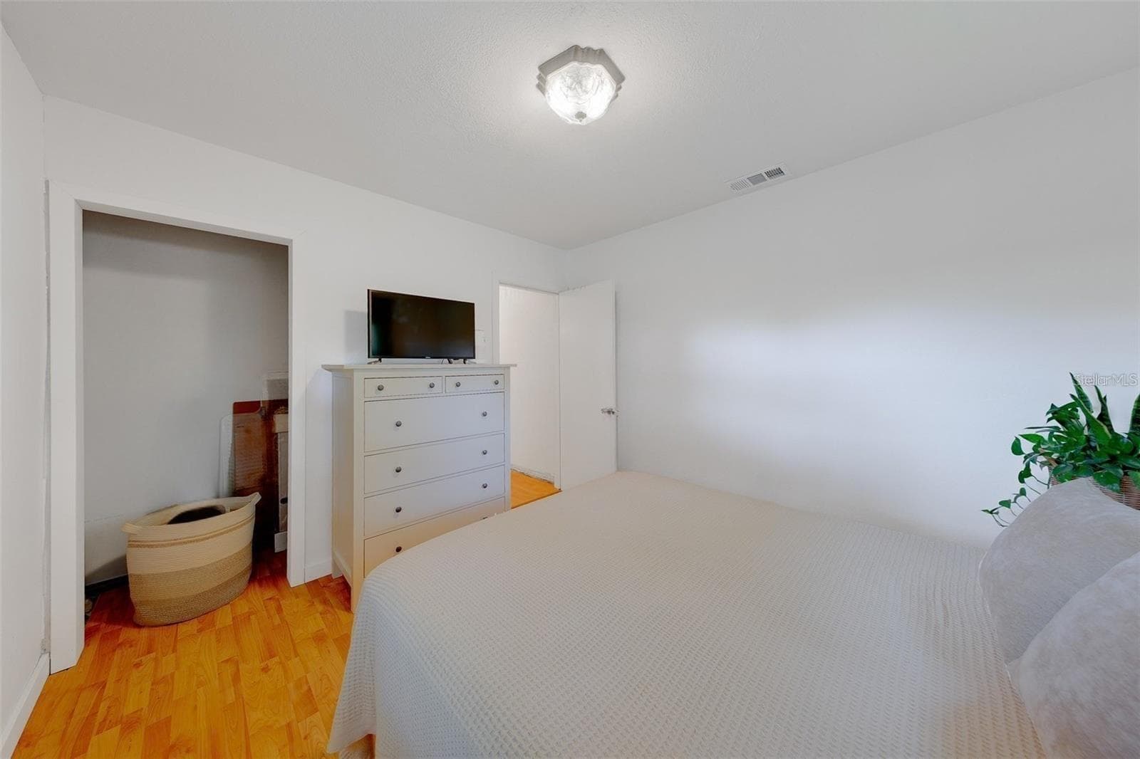 Single Family Residence at 2773 BELLE HAVEN DR, CLEARWATER, photo 14 of 35