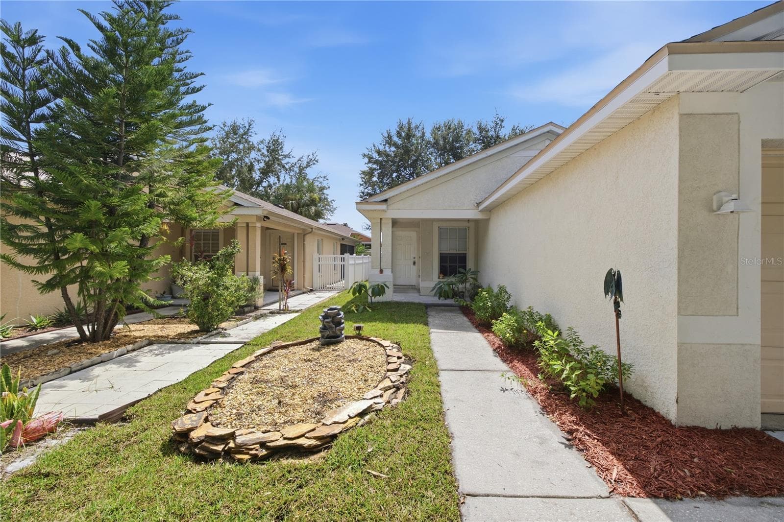 Single Family Residence at 11426 BAY GARDENS LOOP, RIVERVIEW, photo 2 of 27