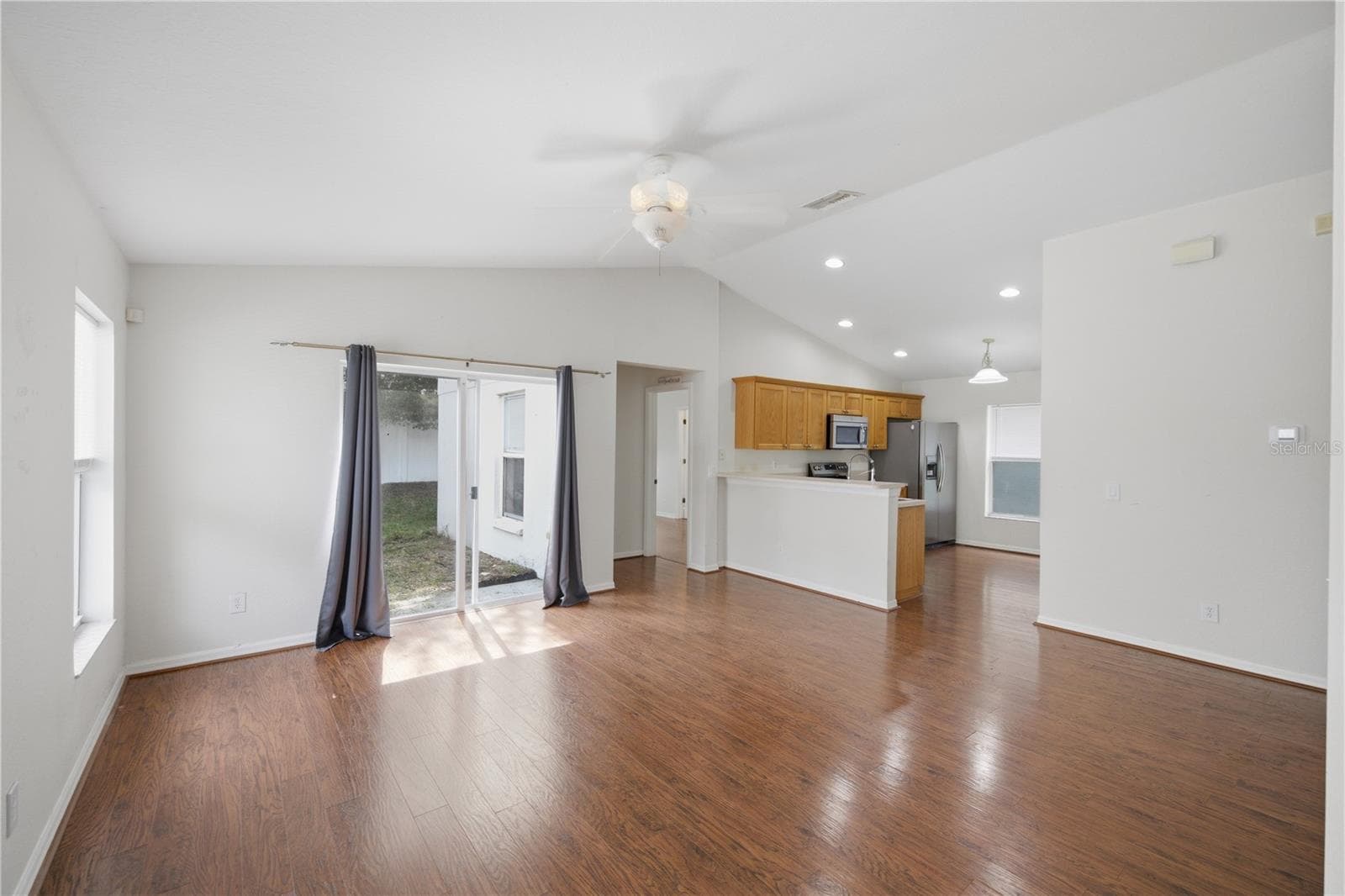 Single Family Residence at 11426 BAY GARDENS LOOP, RIVERVIEW, photo 3 of 27