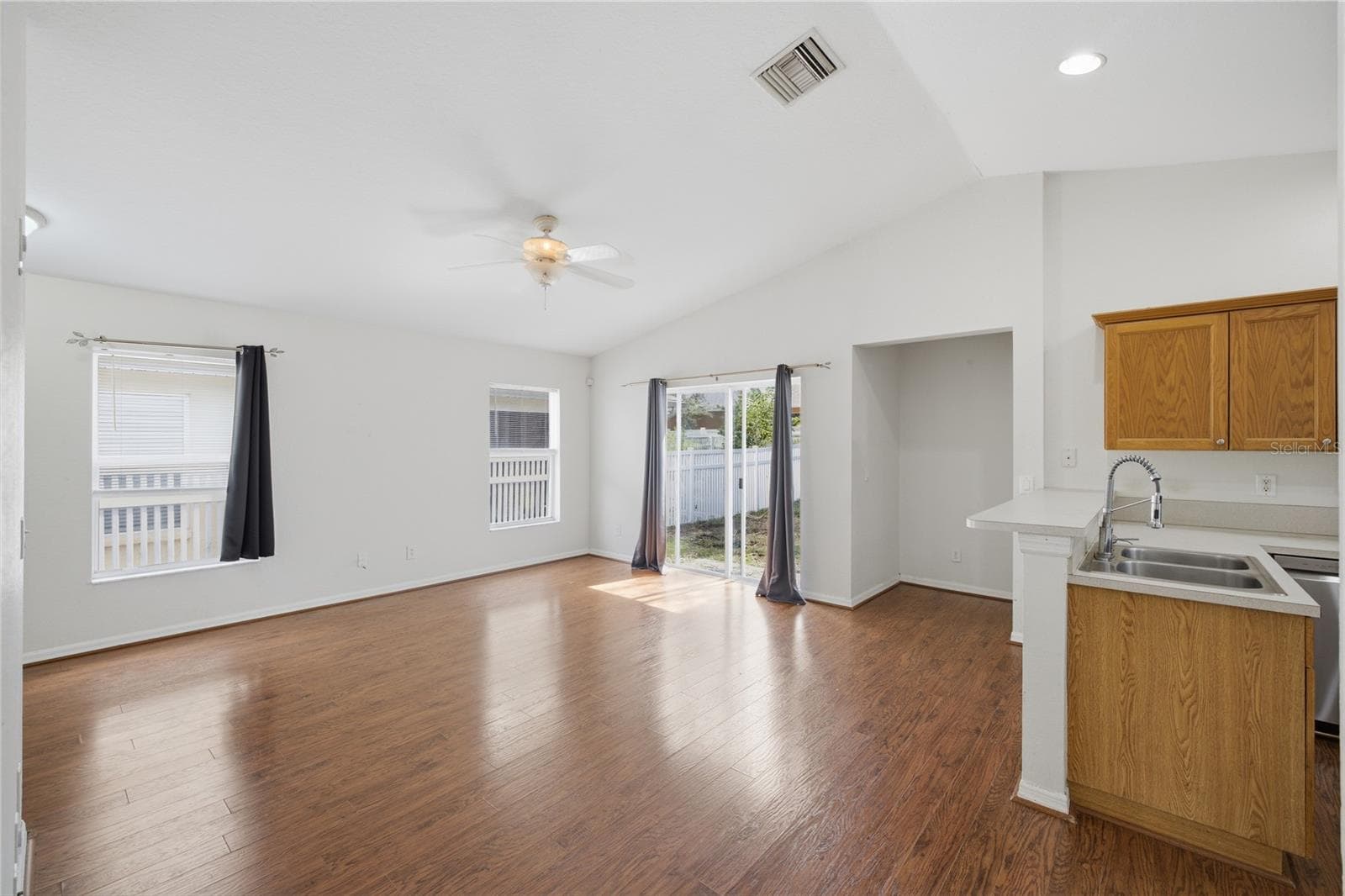 Single Family Residence at 11426 BAY GARDENS LOOP, RIVERVIEW, photo 4 of 27