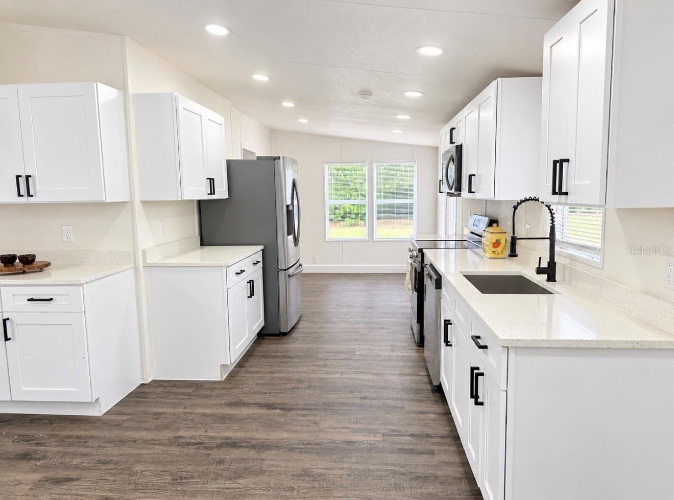 Manufactured Home at 15601 SW 95TH AVE, DUNNELLON, photo 8 of 25
