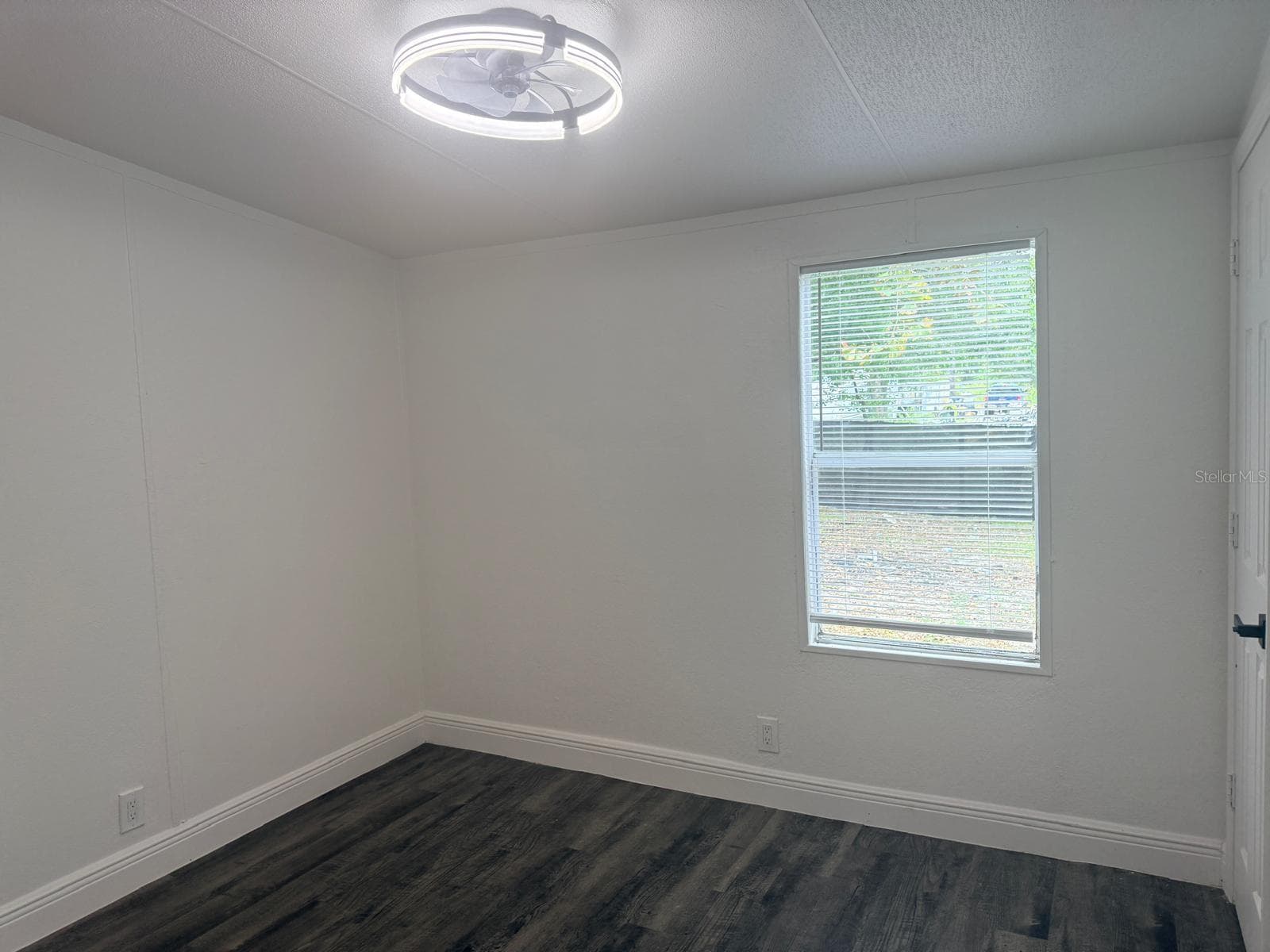 Manufactured Home at 15601 SW 95TH AVE, DUNNELLON, photo 17 of 25