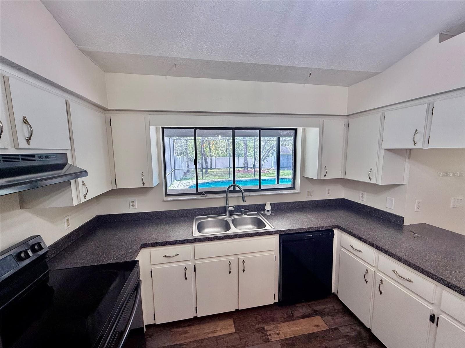 Single Family Residence at 3530 W COGWOOD CIR, BEVERLY HILLS, photo 13 of 69