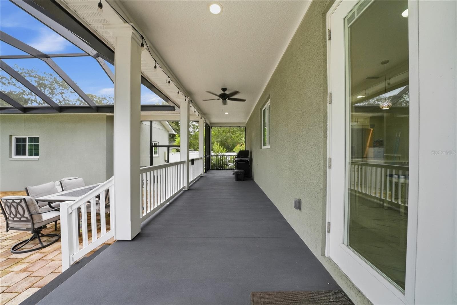 Wrap-around porch - 608 4TH ST SW, LARGO