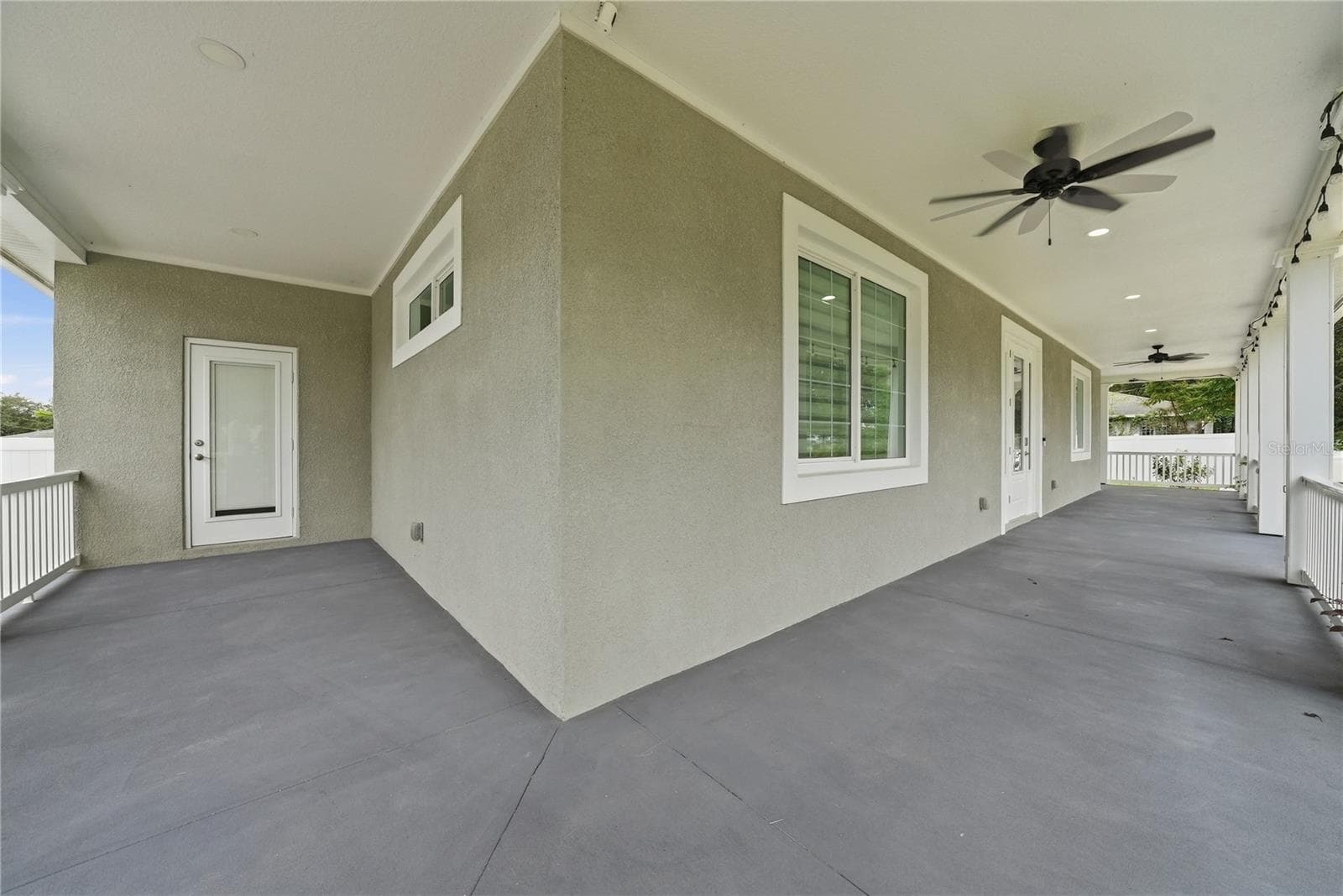 Wrap around porch seating - 608 4TH ST SW, LARGO