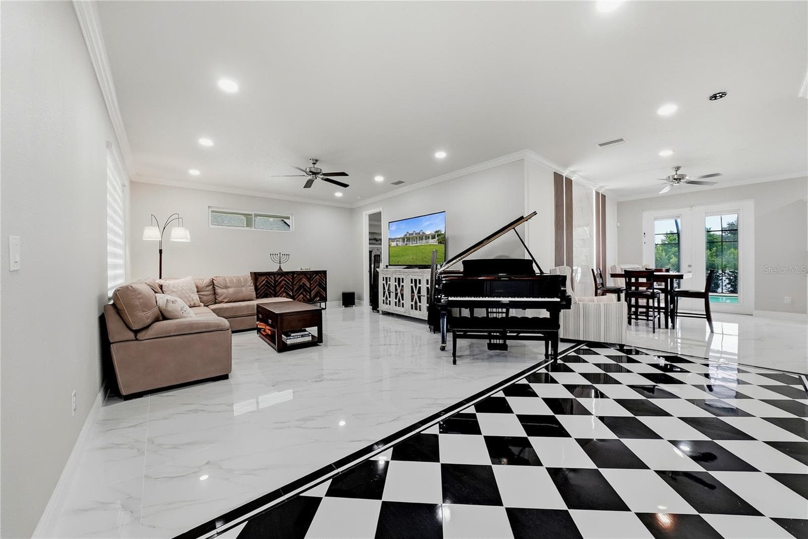 Foyer/ Entryway - 608 4TH ST SW, LARGO