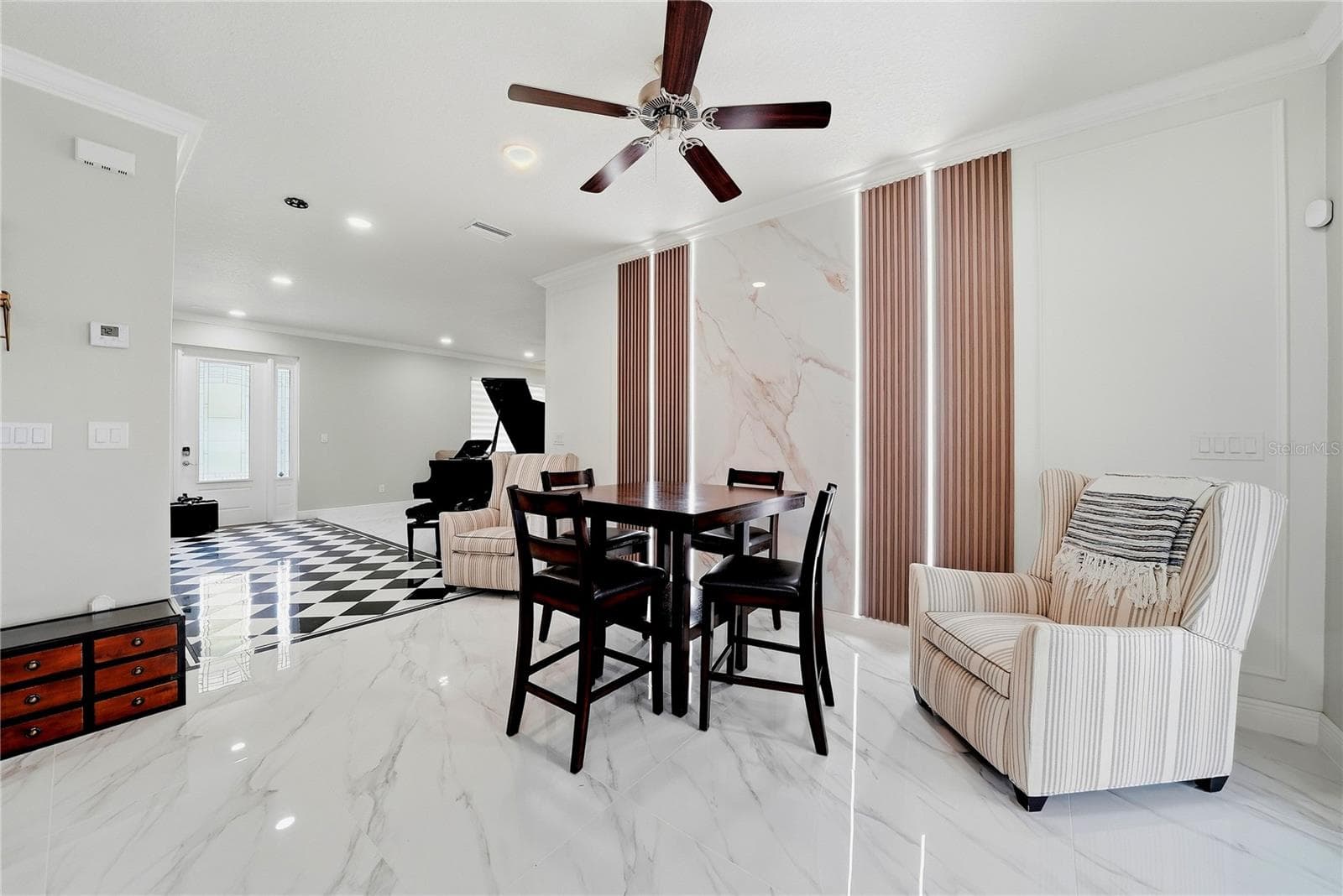 Open concept living - 608 4TH ST SW, LARGO