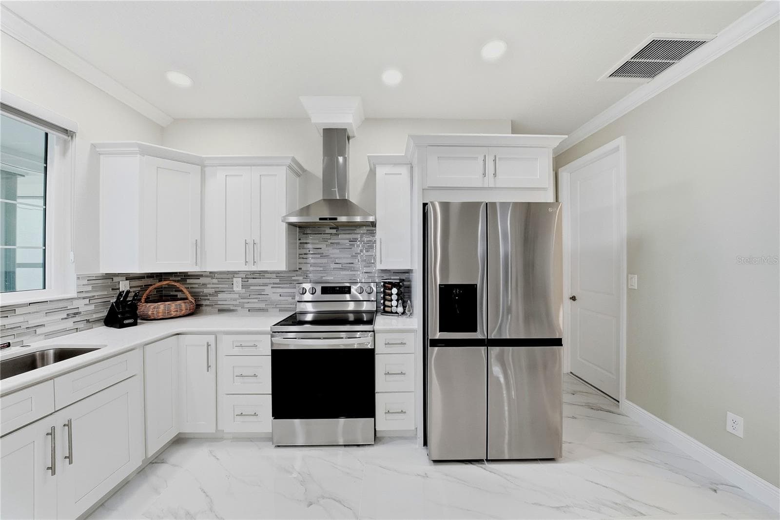 Kitchen with stainless steel appliances - 608 4TH ST SW, LARGO