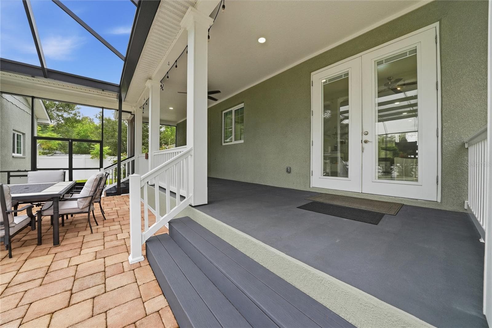 Covered porch - 608 4TH ST SW, LARGO