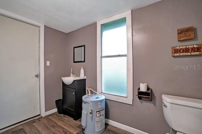 Guesthouse - 560 N LAKE PLEASANT RD, APOPKA