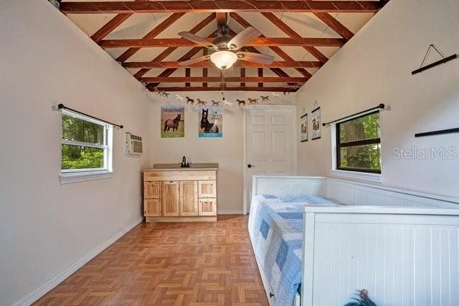 Guesthouse - 560 N LAKE PLEASANT RD, APOPKA