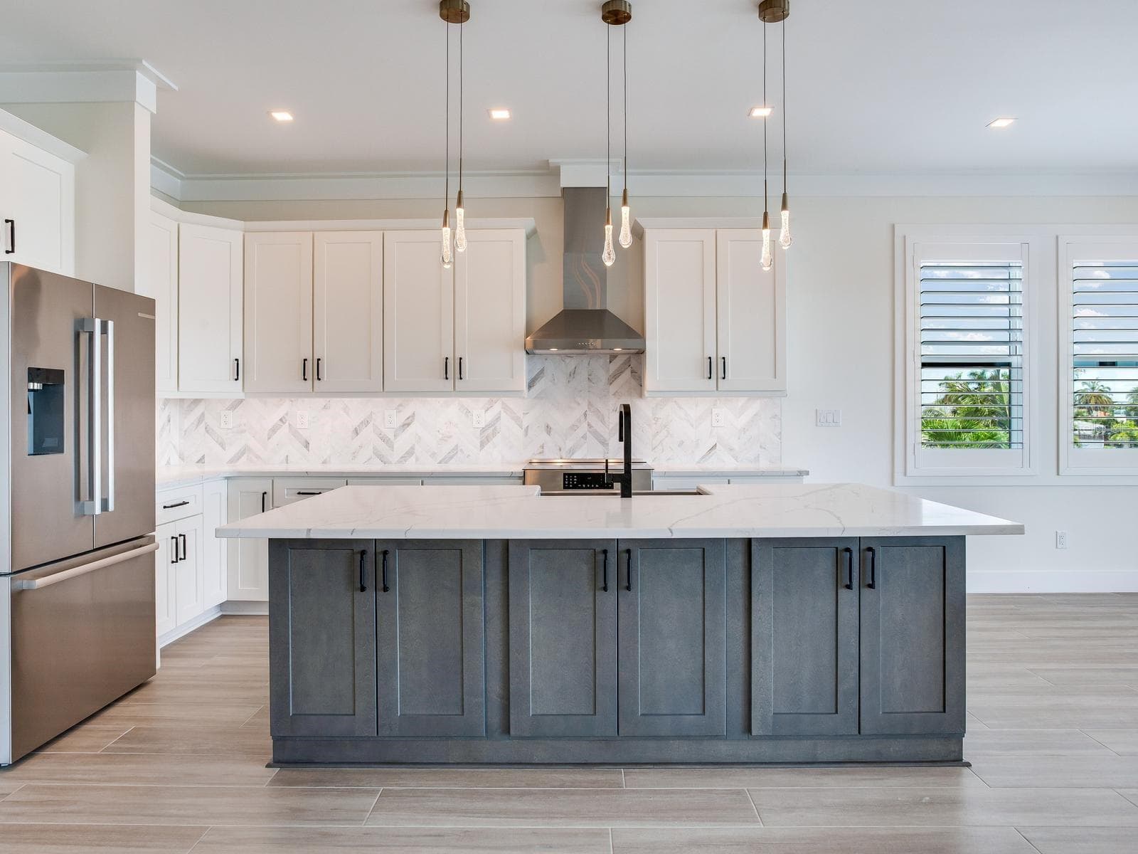 Picture of the kitchen of an actual SeaSafe Shore Crest home already built for reference purposes only. - 4 BELLEVUE DR, TREASURE ISLAND