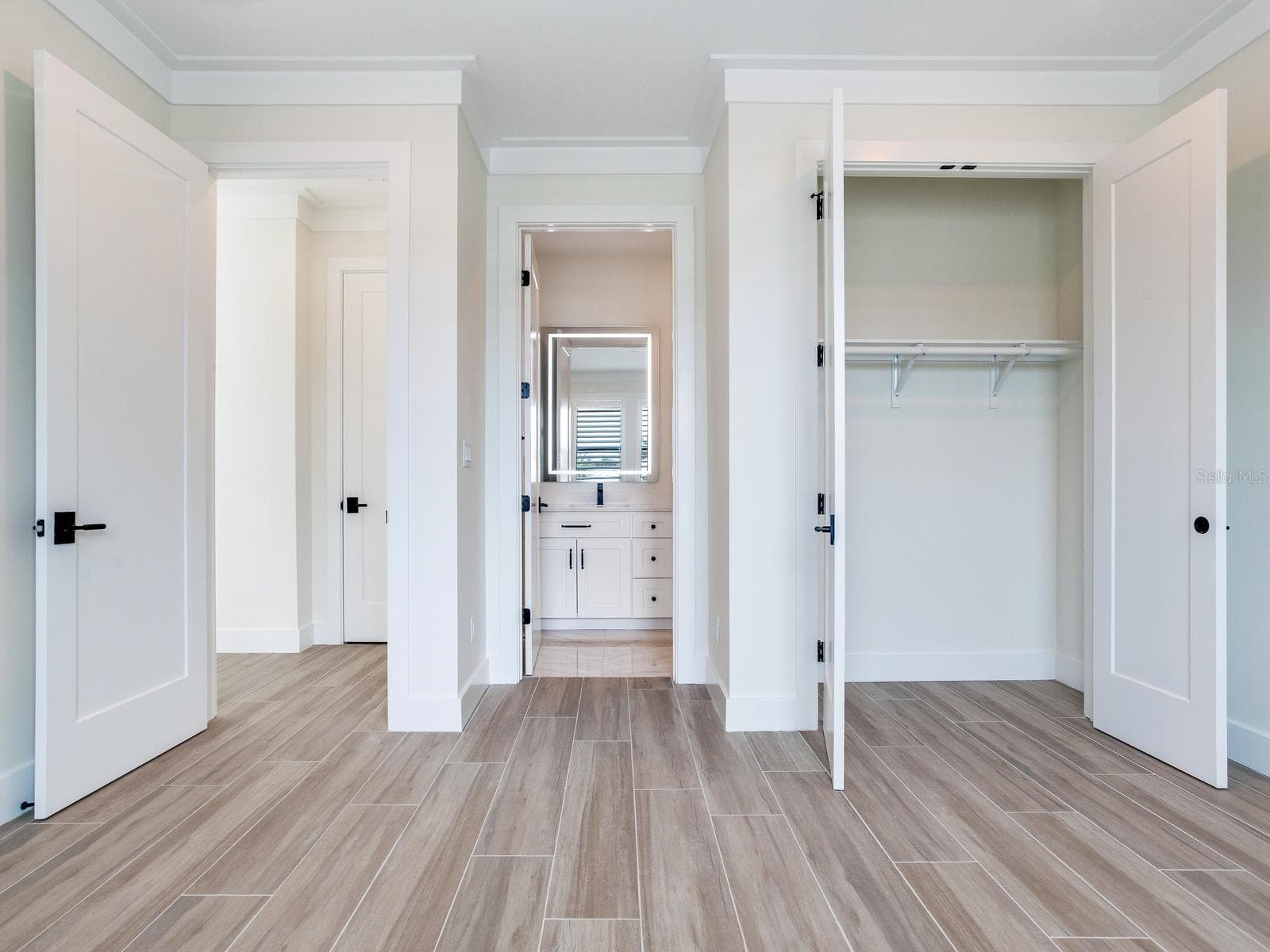 Picture of an ensuite bathroom of an already built SeaSafe Shore Crest home for reference purposes only. - 4 BELLEVUE DR, TREASURE ISLAND