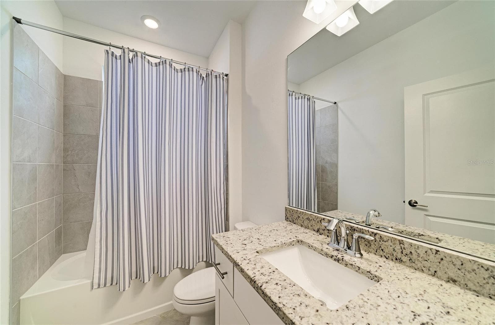 2nd bath - 15332 SERENE SHORES LOOP, BRADENTON