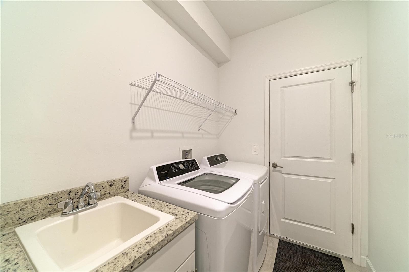 Laundry Room w/Sink - 15332 SERENE SHORES LOOP, BRADENTON