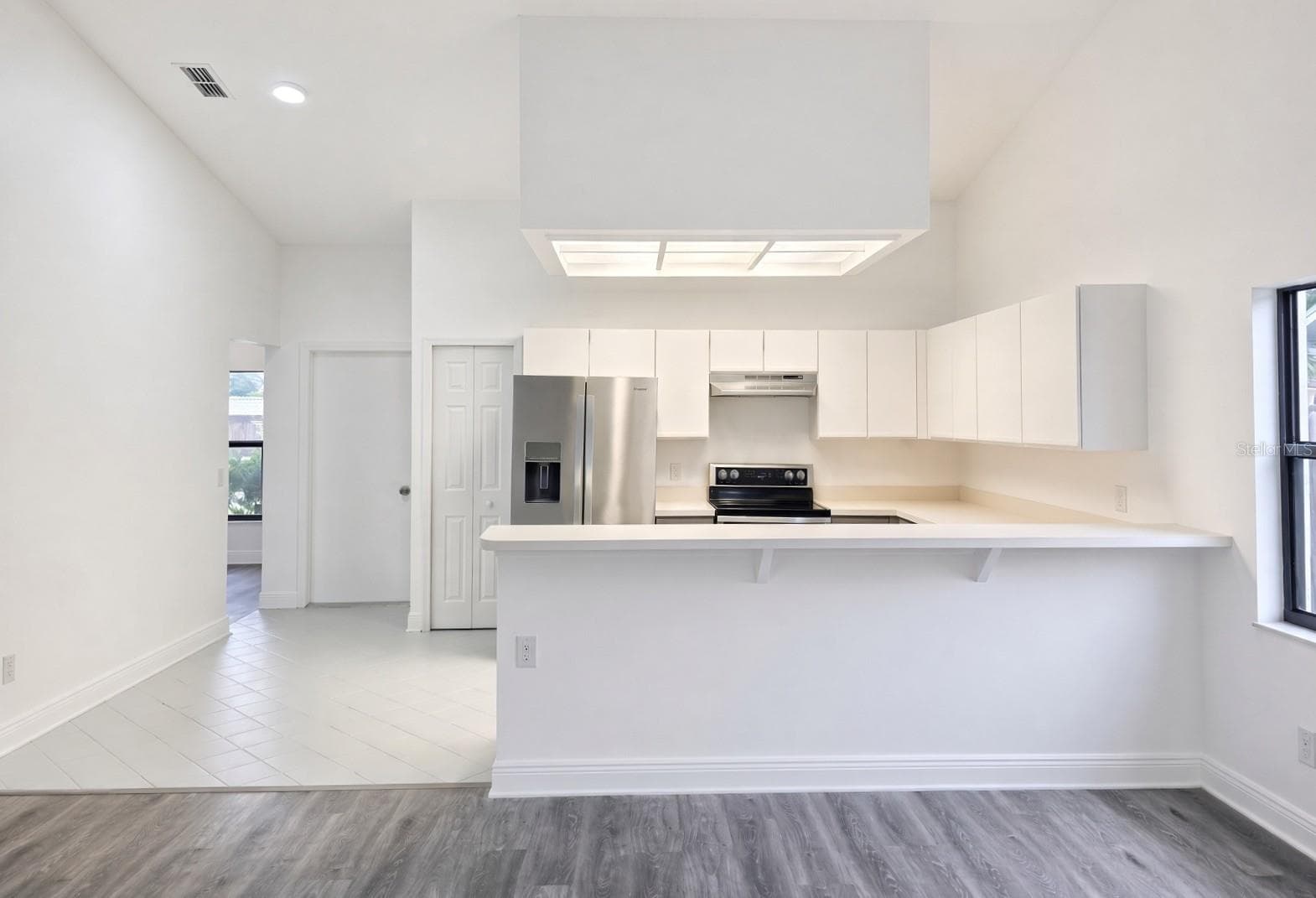 Single Family Residence at 516 RAPID FALLS DR, BRANDON, photo 5 of 19