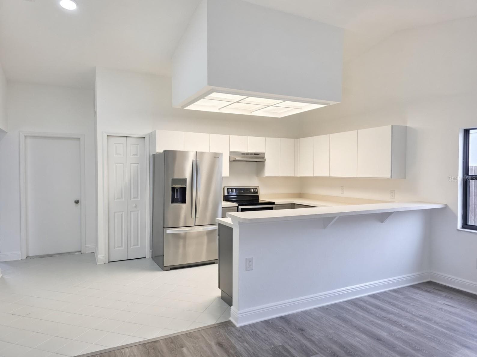 Single Family Residence at 516 RAPID FALLS DR, BRANDON, photo 6 of 19