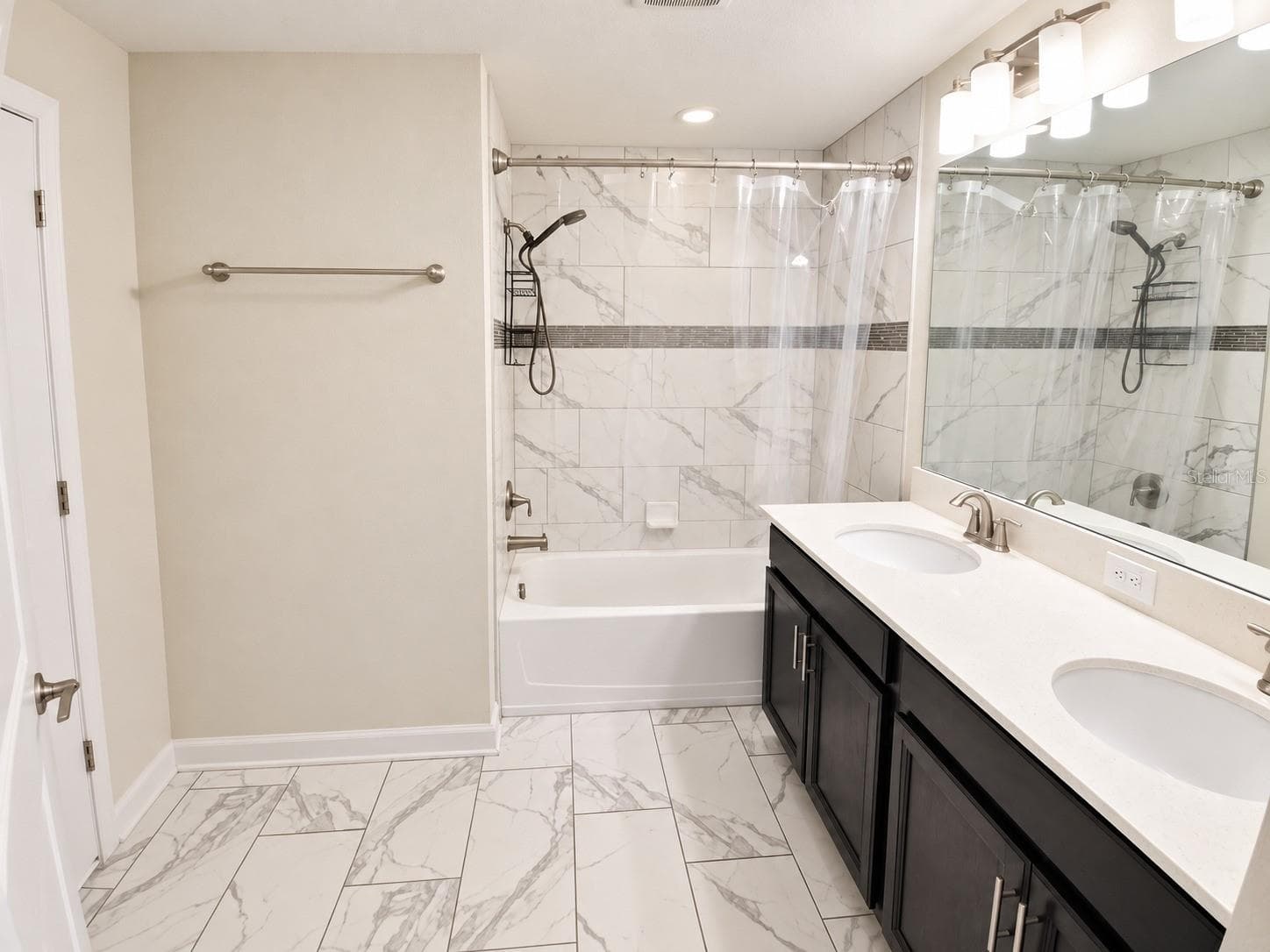 Townhouse at 8953 STINGER DR, DAVENPORT, photo 9 of 12