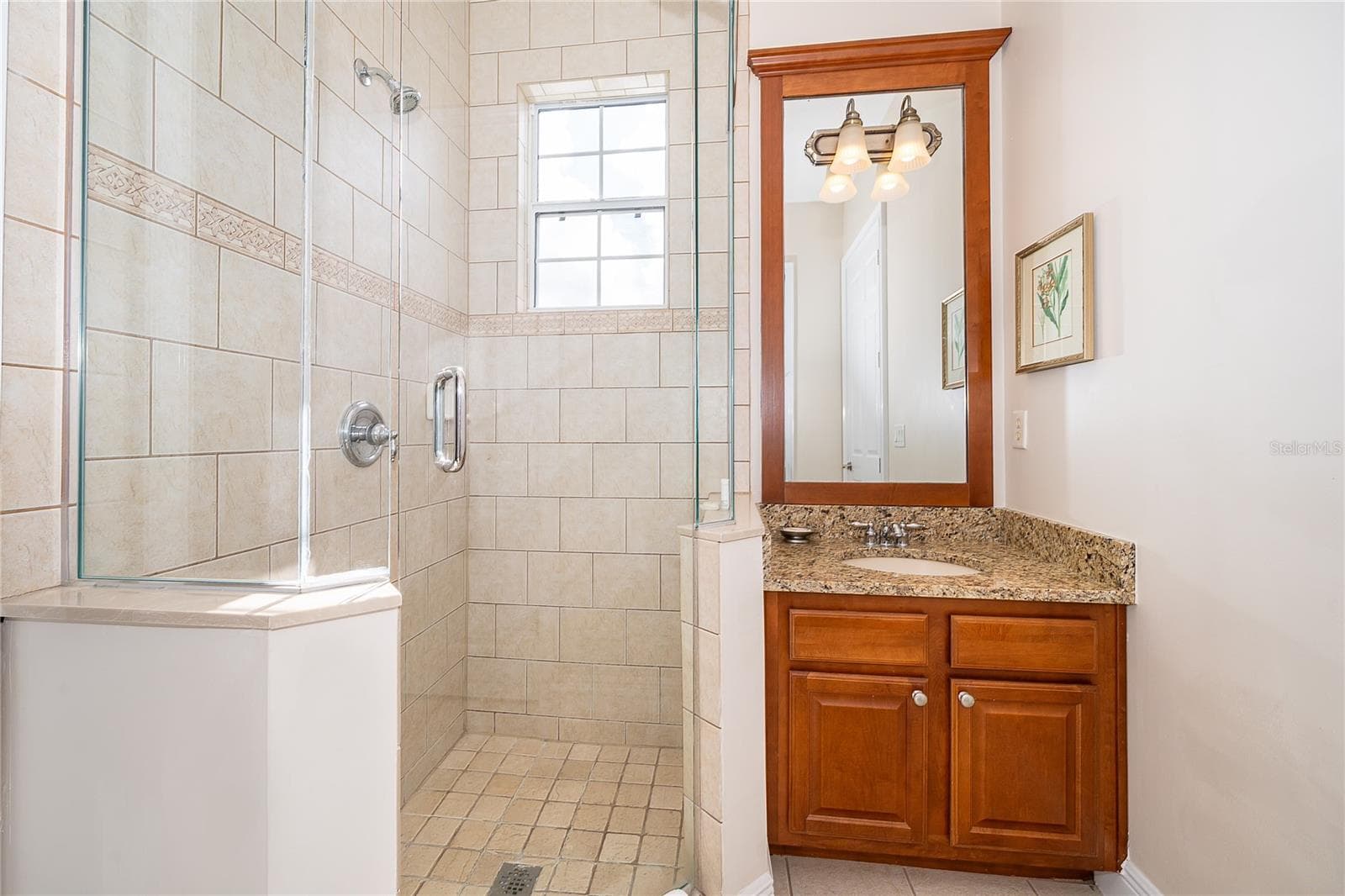 Jack and Jill Bath - 7513 EXCITEMENT DR, KISSIMMEE