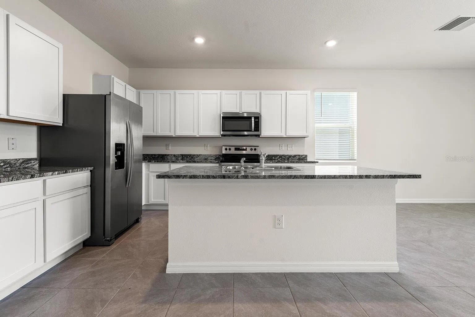 Townhouse at 34230 REDWOOD DAWN LN, WESLEY CHAPEL, photo 10 of 35