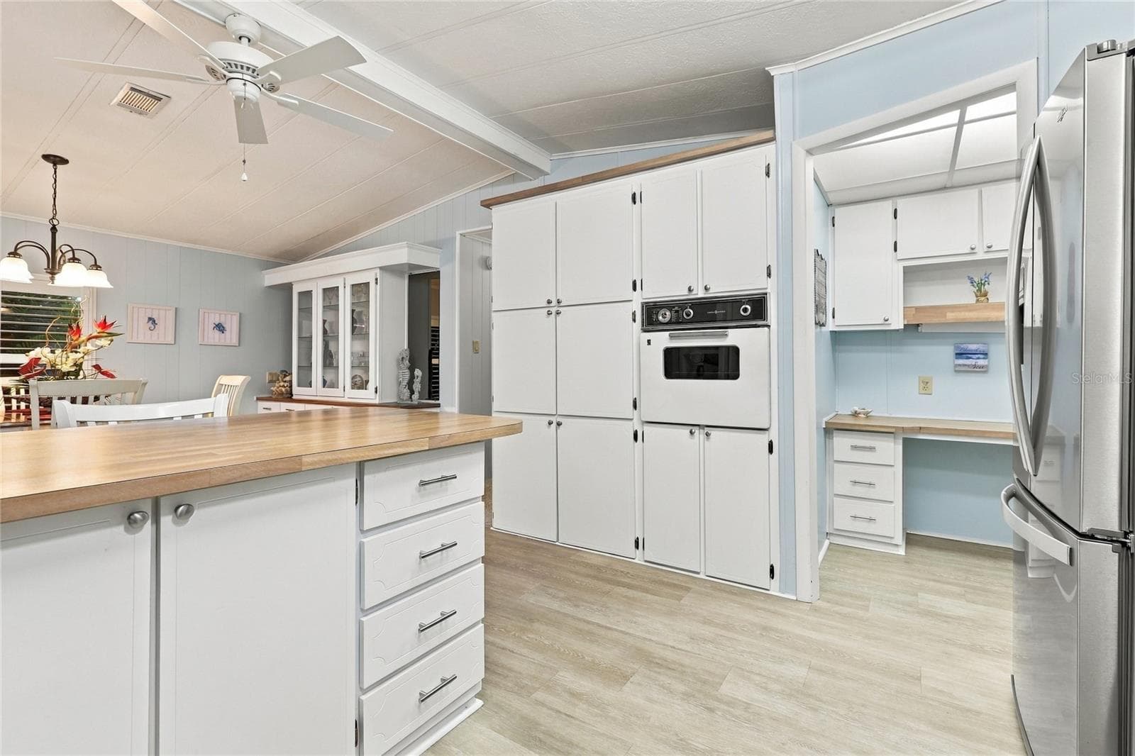 Manufactured Home at 266 CAMELOT DR, NOKOMIS, photo 15 of 40