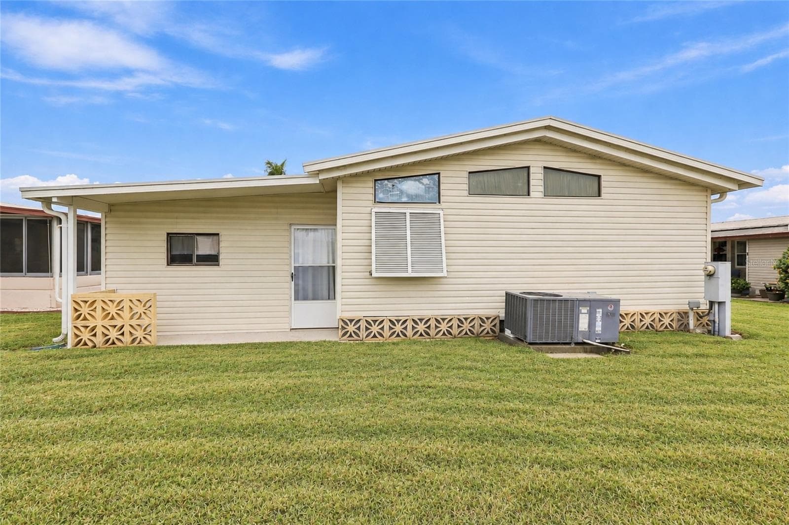 Manufactured Home at 266 CAMELOT DR, NOKOMIS, photo 31 of 40