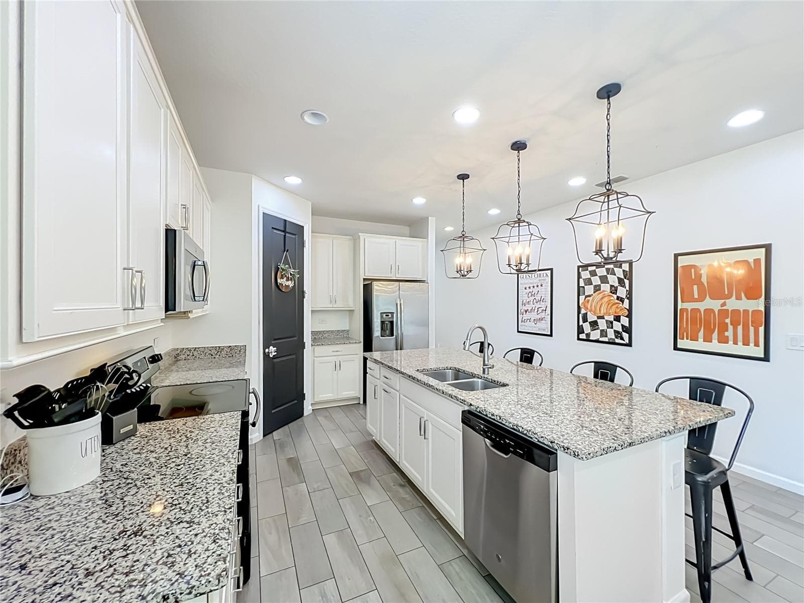 GOURMET KITCHEN - 1244 STRATTON AVE, GROVELAND
