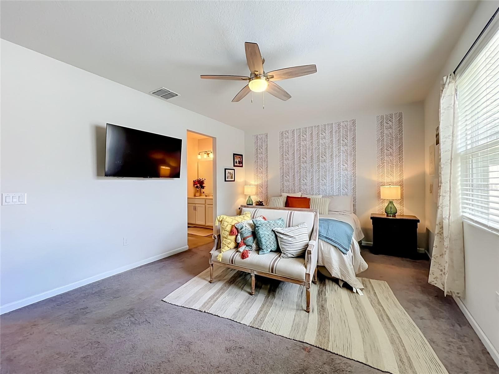 SPACIOUS PRIMARY BEDROOM - 1244 STRATTON AVE, GROVELAND