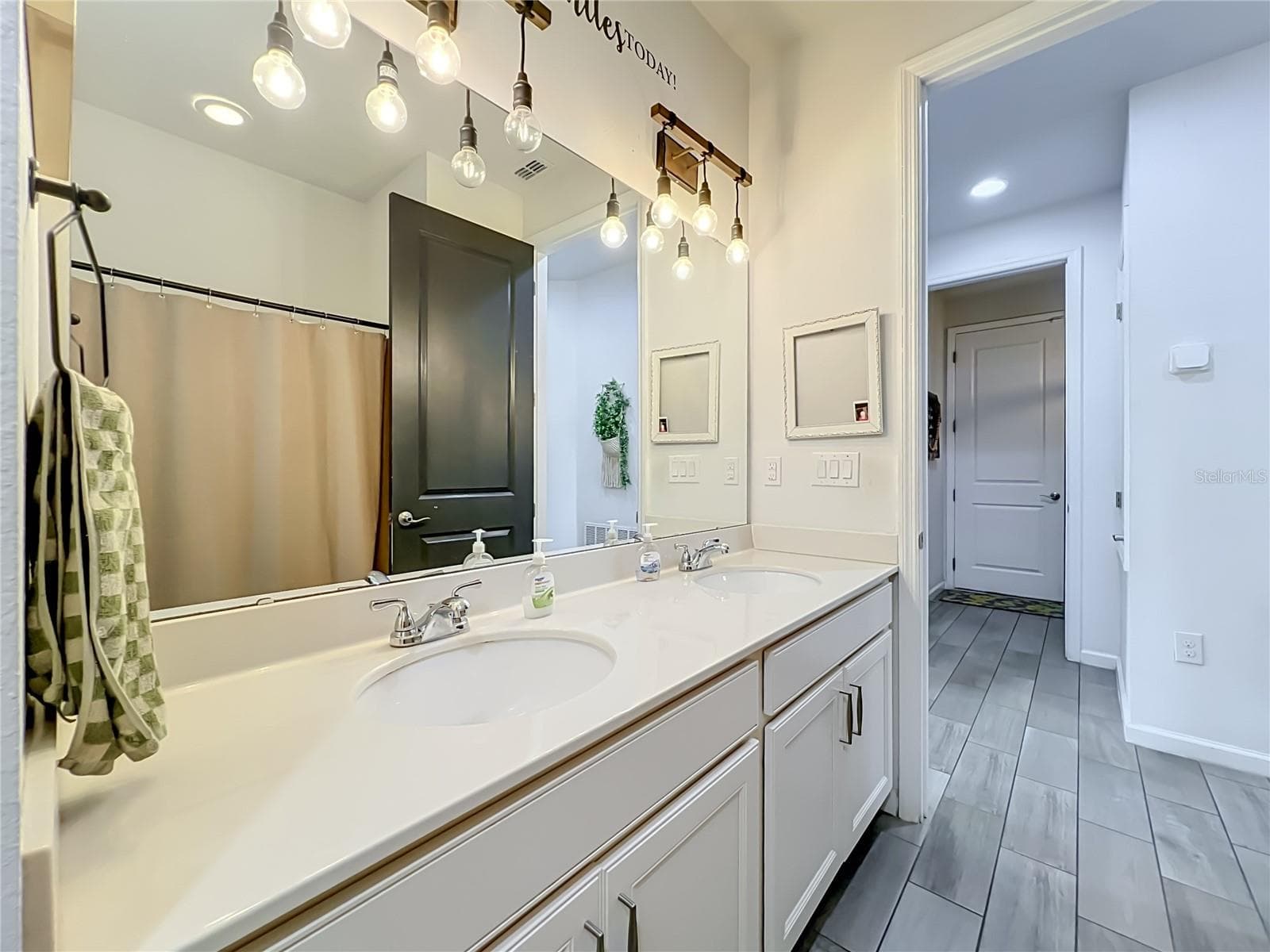 VANITY - 1244 STRATTON AVE, GROVELAND