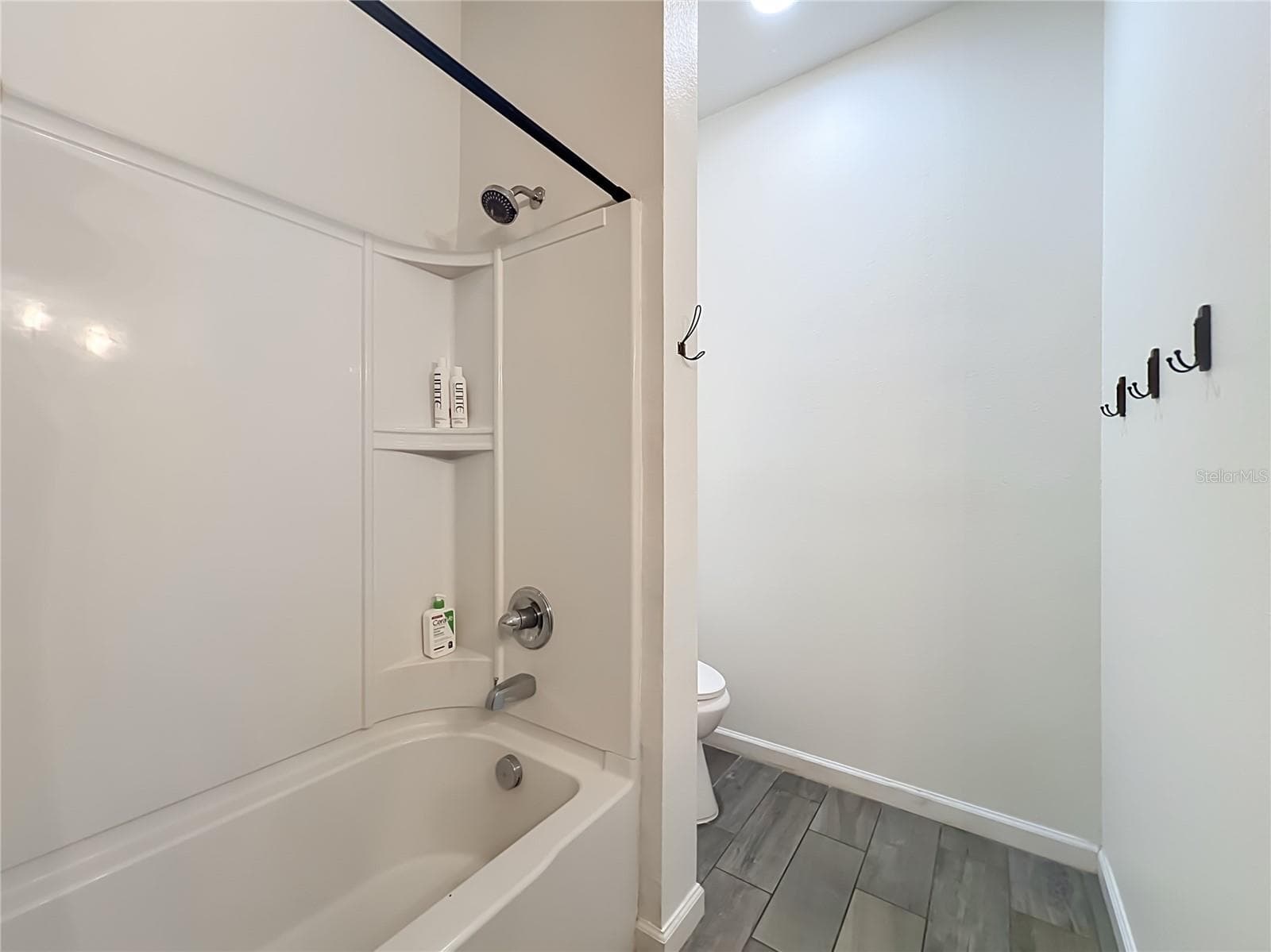 TUB/SHOWER - 1244 STRATTON AVE, GROVELAND