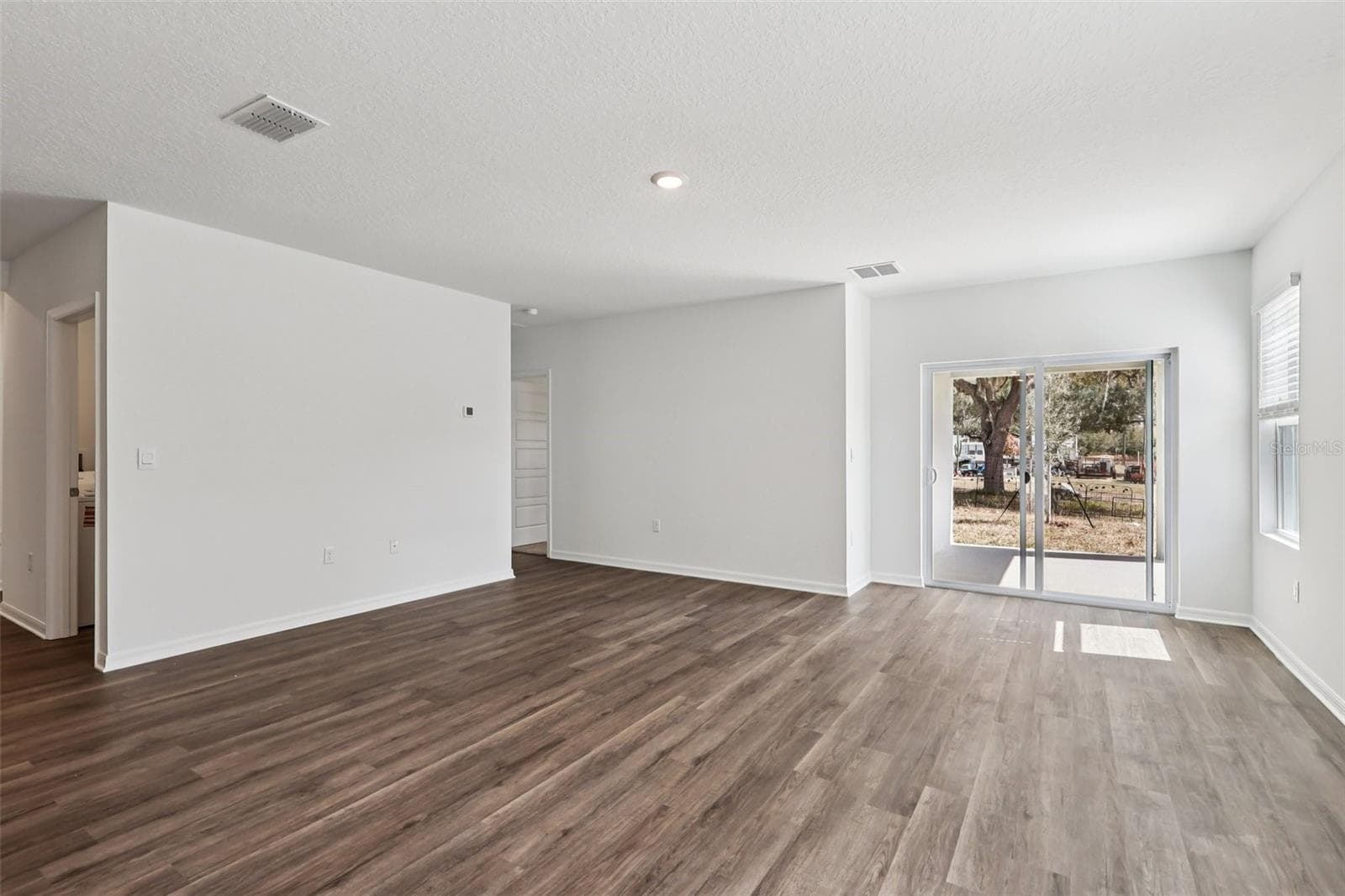 Single Family Residence at 1799 GRANDIOSE DR, LAKE HAMILTON, photo 5 of 32