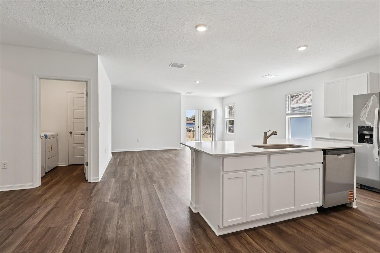 Single Family Residence at 1799 GRANDIOSE DR, LAKE HAMILTON, photo 7 of 32