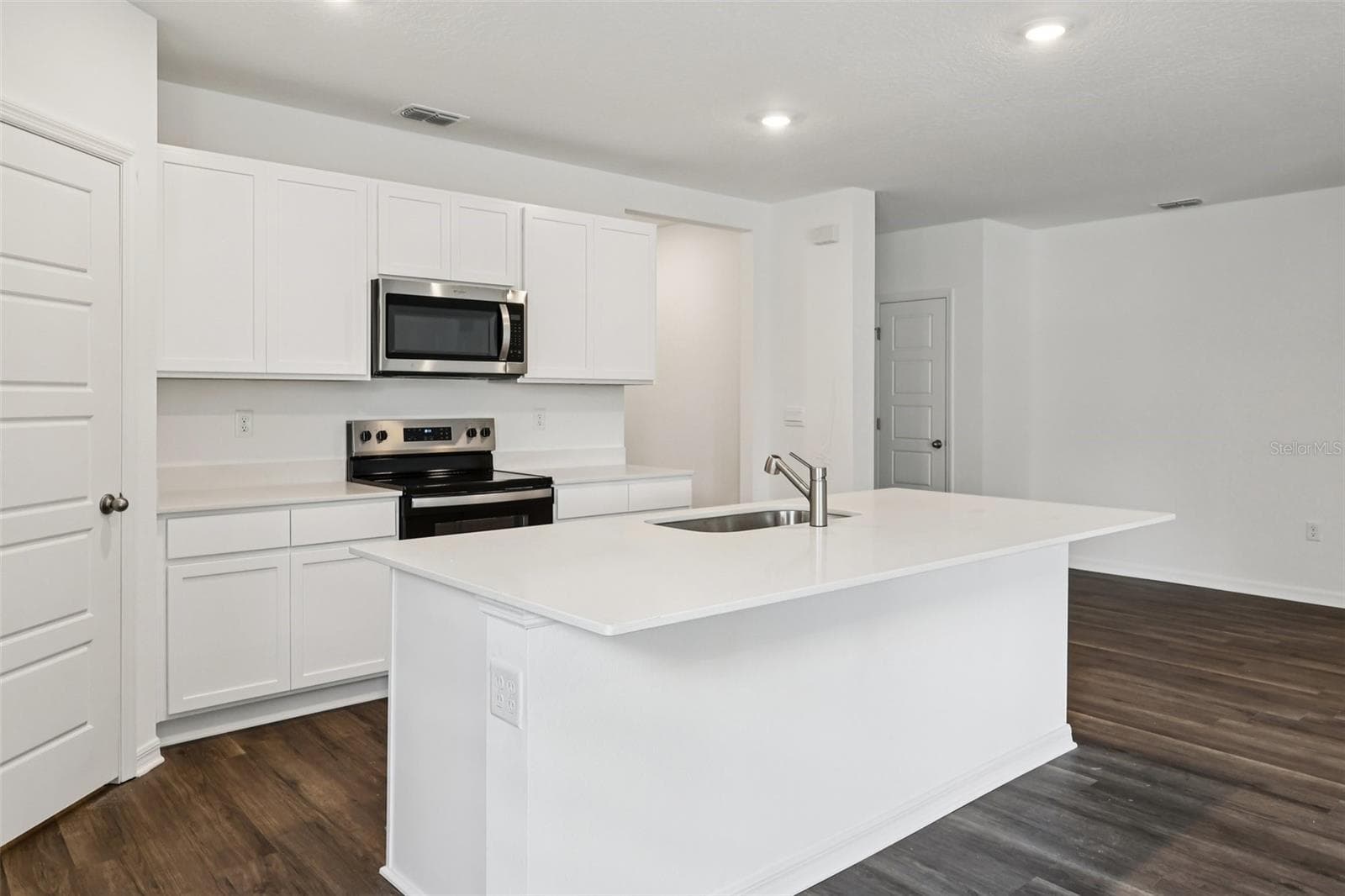Single Family Residence at 1799 GRANDIOSE DR, LAKE HAMILTON, photo 13 of 32