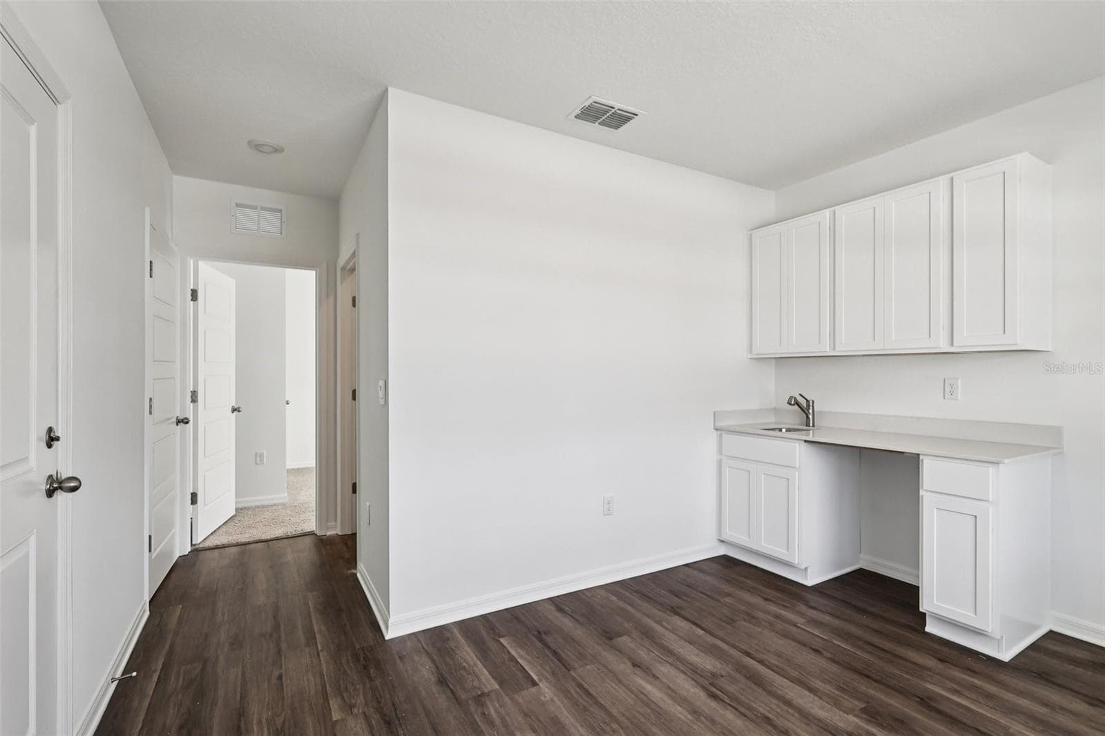 Single Family Residence at 1799 GRANDIOSE DR, LAKE HAMILTON, photo 14 of 32